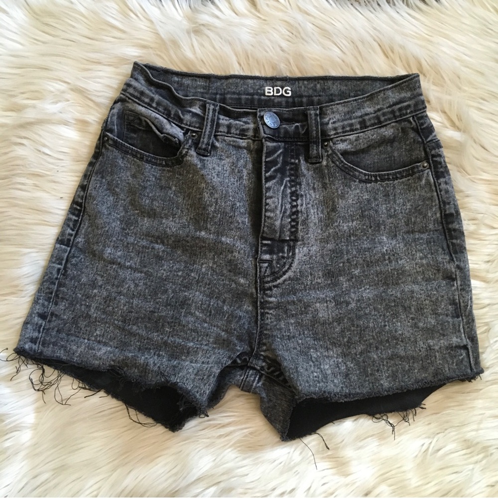 Black acid washed high rise denim jean shorts BDG size 24 25 0 1 2 XS